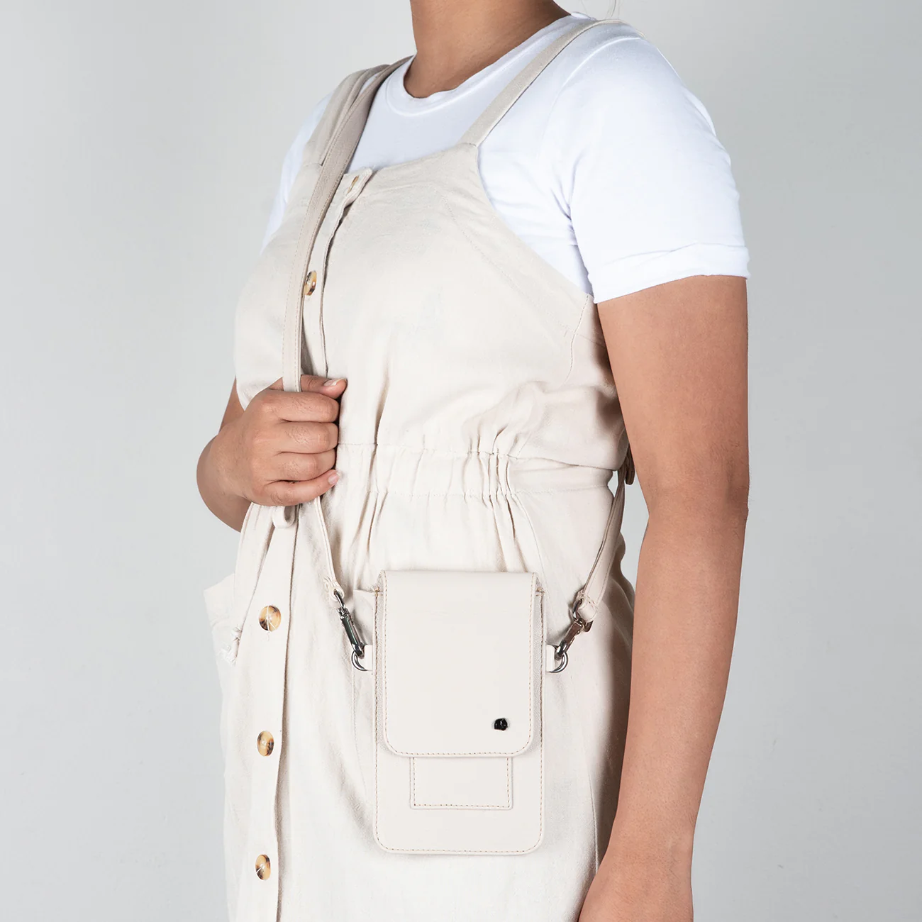 Lupita : Ladies Leather Crossbody Purse in Cream Cayak - Image 8