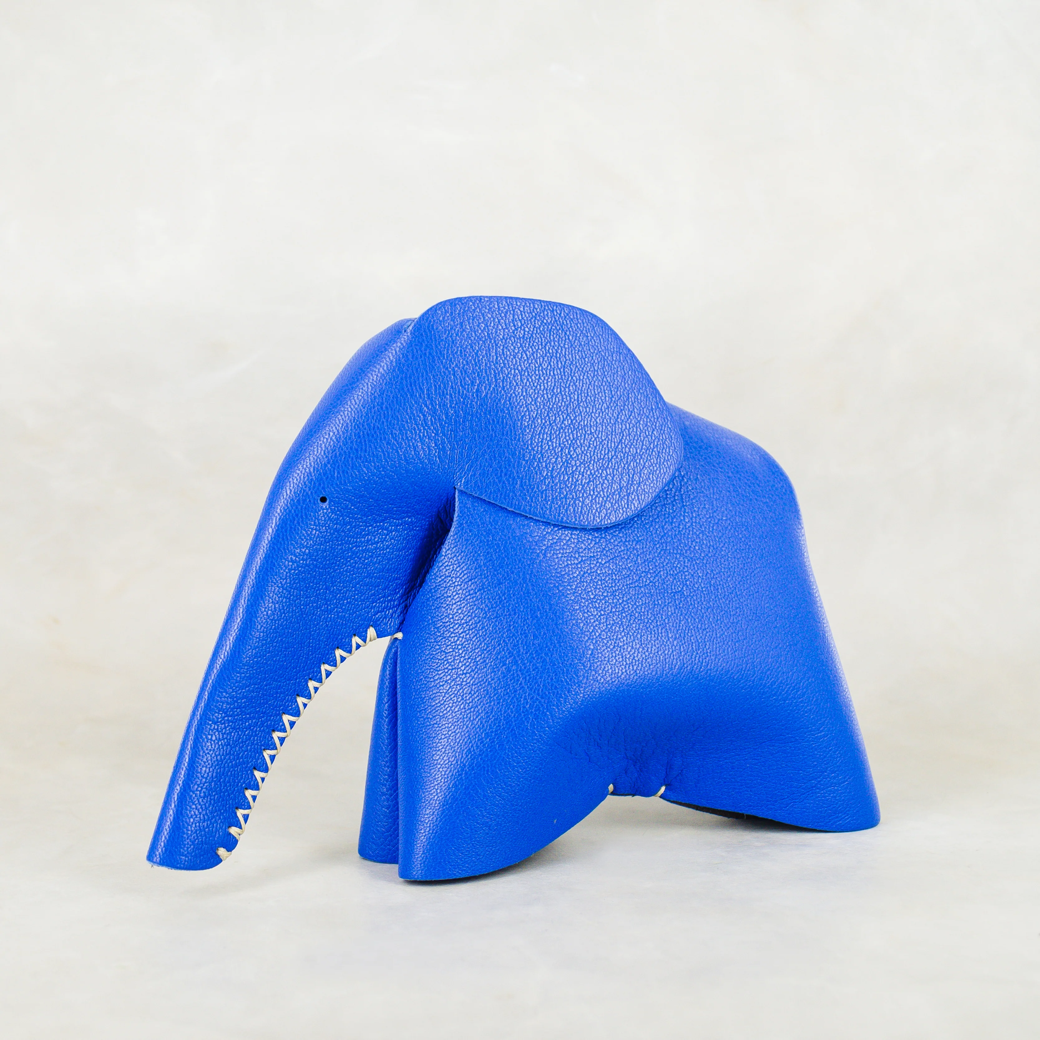 Peaches : Medium Elephant Family Accessory in Blue Leather - Image 4