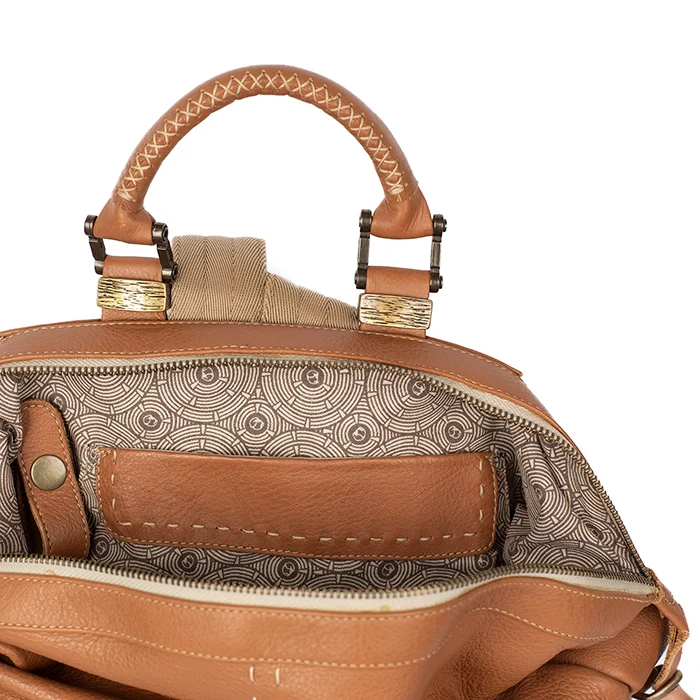 Zinande : Leather Backpack in Oak - Image 10