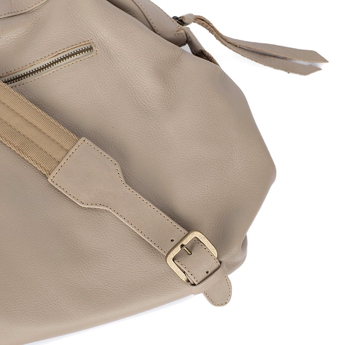 Zinande : Leather Backpack in Stone - Image 10