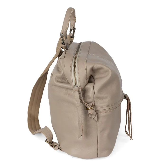 Zinande : Leather Backpack in Stone - Image 4