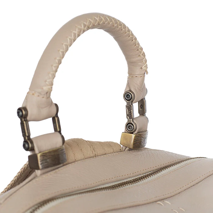 Zinande : Leather Backpack in Stone - Image 7